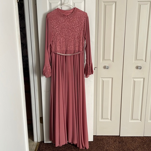 Elegant abaya - Picture 1 of 3